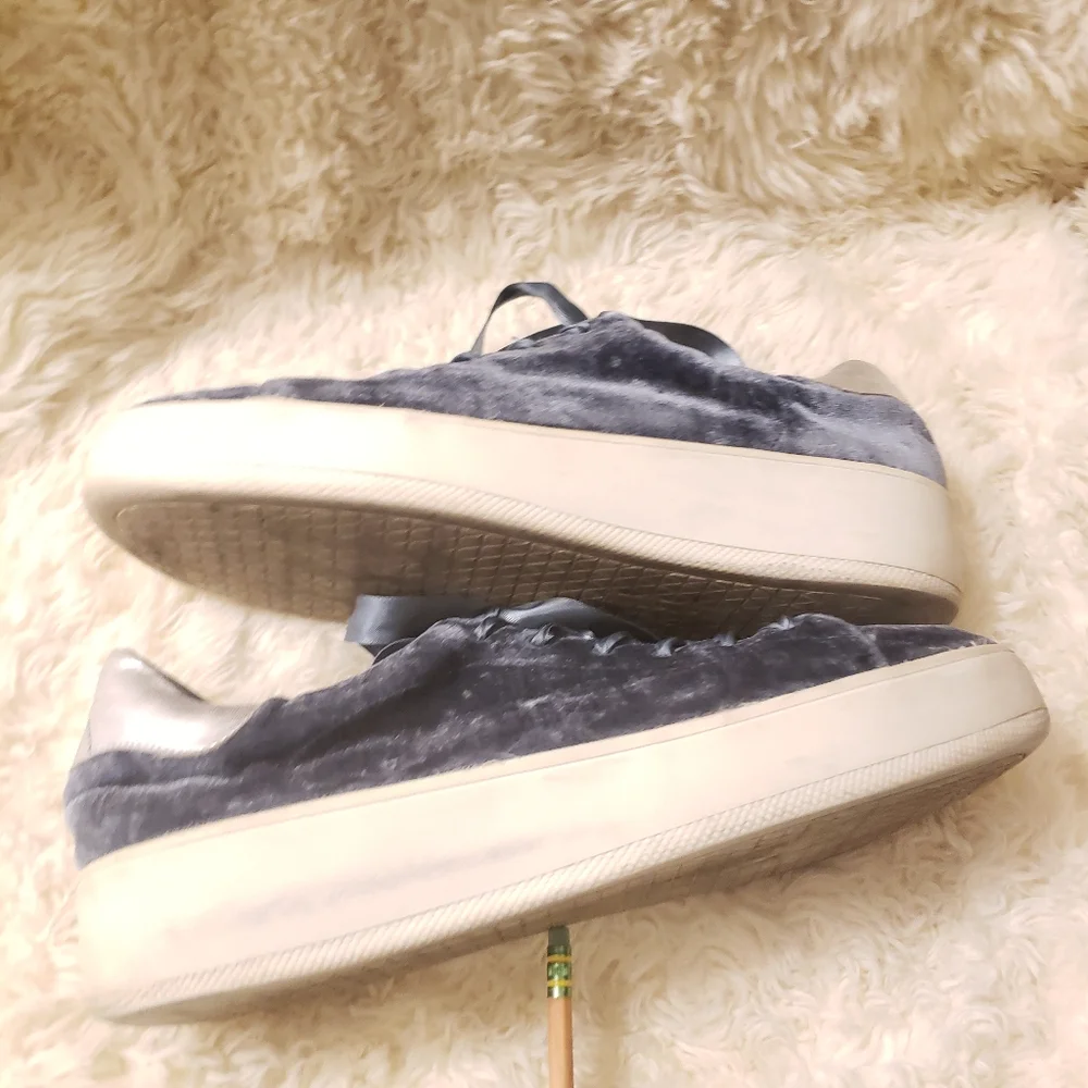 Steven by Steve Madden Velvet and Ribbon Lace Platform Sneakers Size 11B